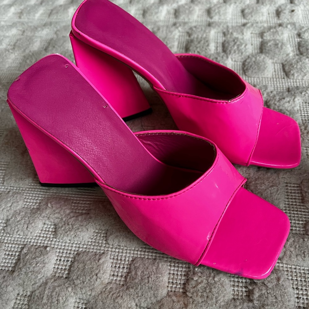 Hot pink heeled sandal!